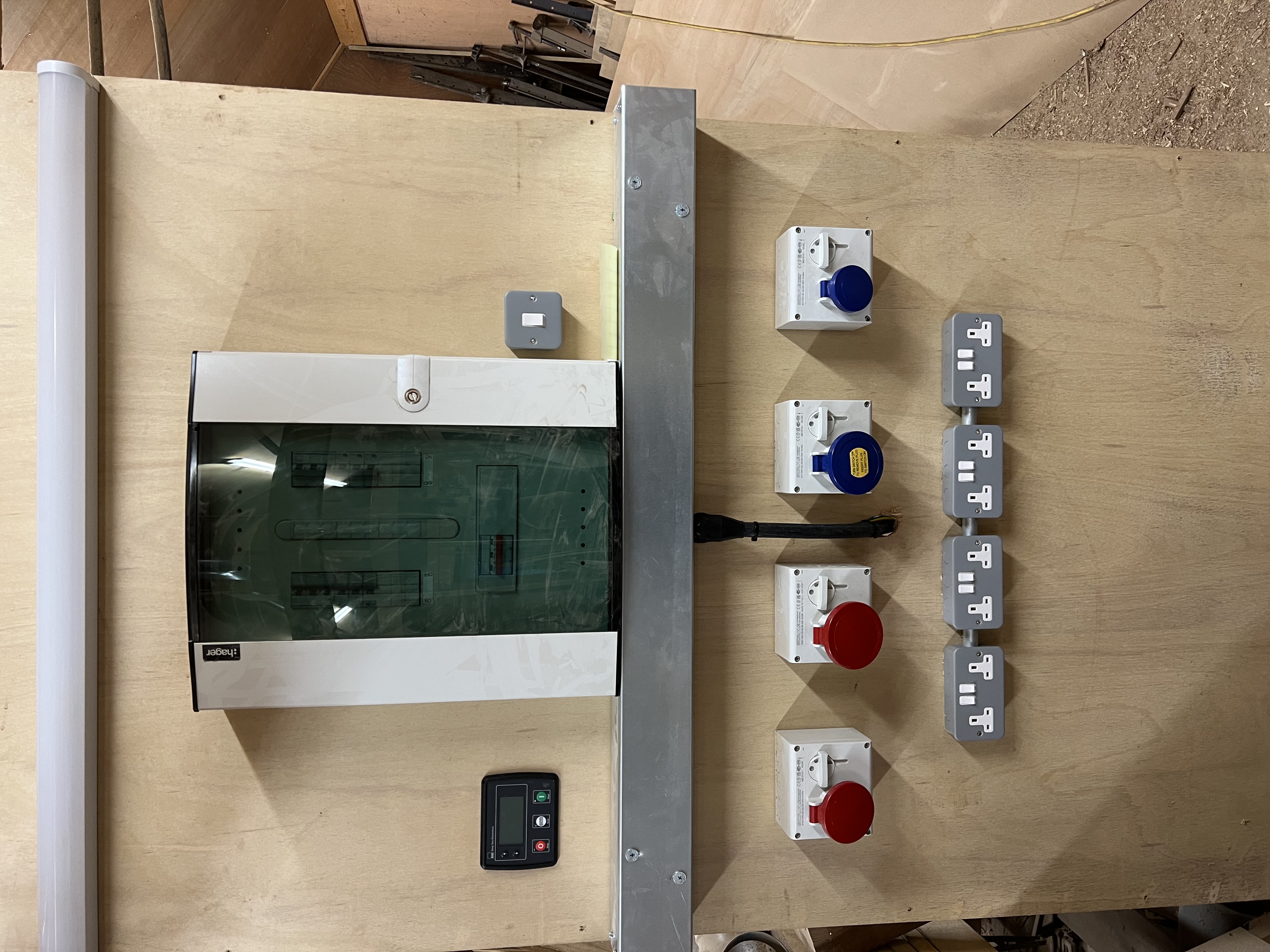 Three-phase generator distribution board